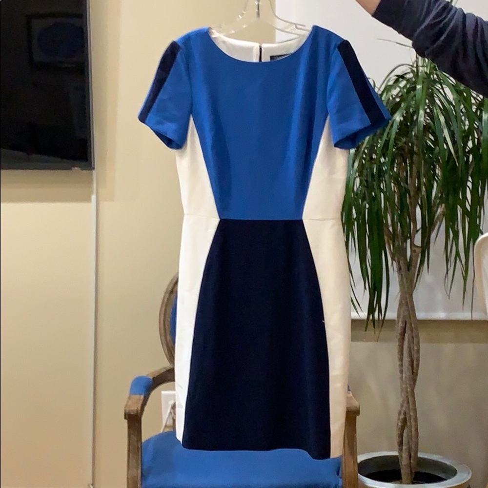 Ultra Flattering Tahari Cocktail Dress